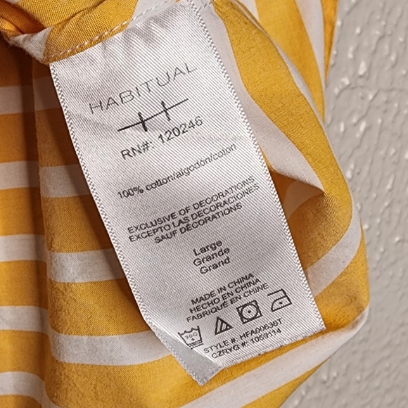 Large Habitual Sleeveless button-down top - Picture 5 of 8